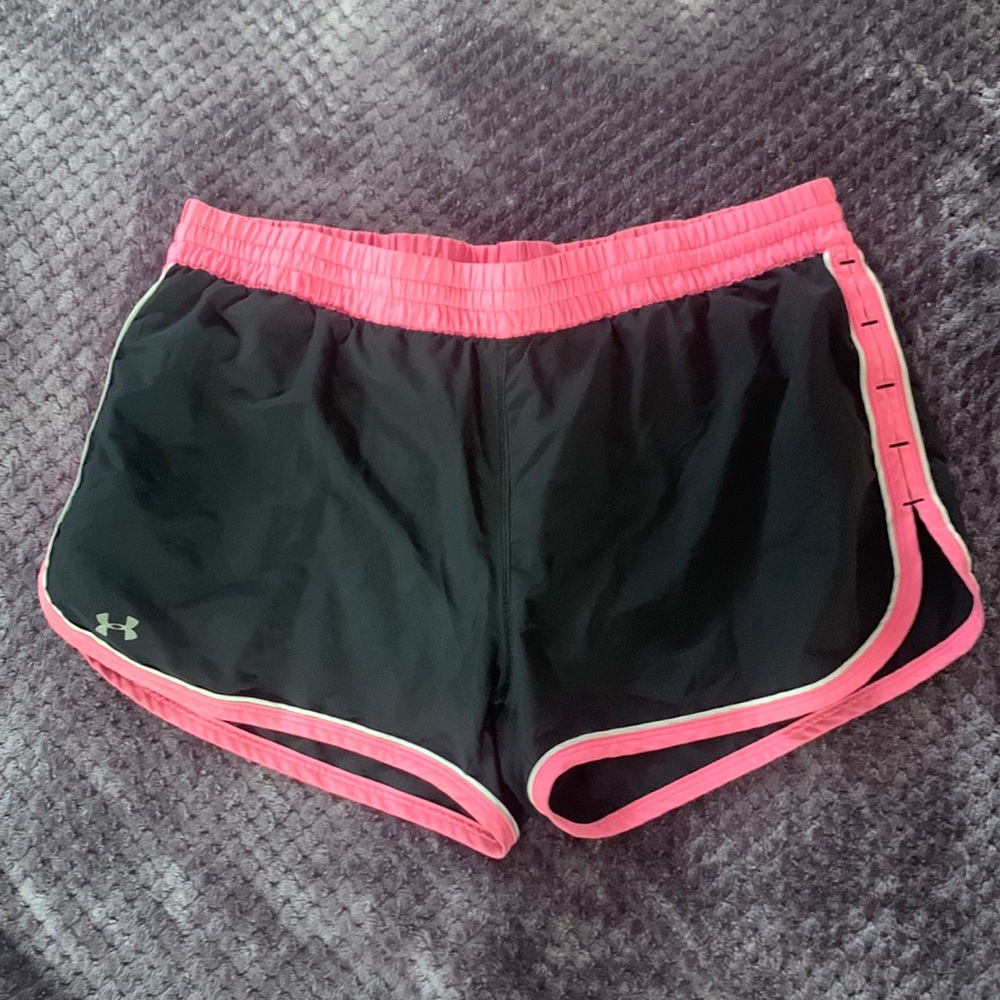 Womens under armour shorts size large